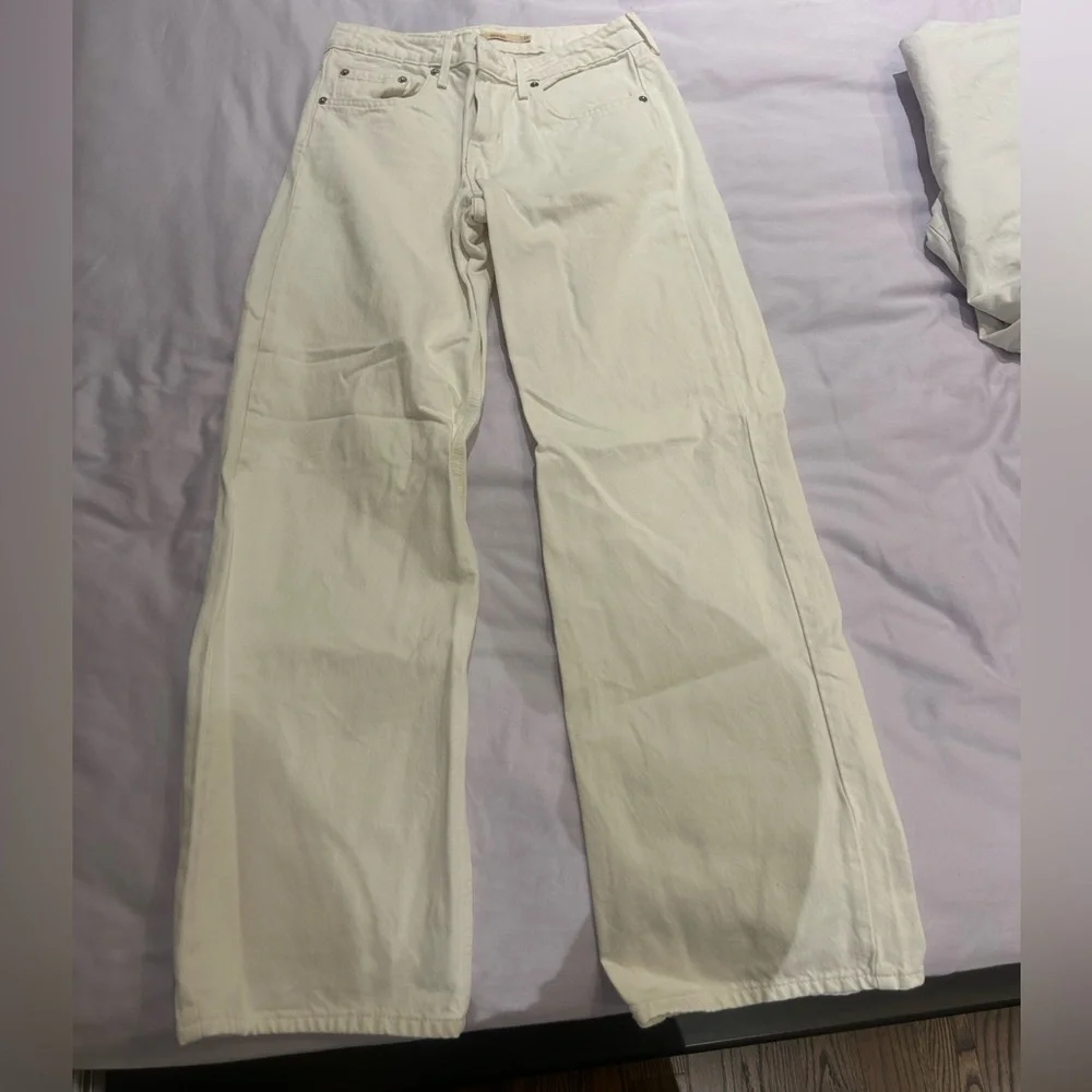 Levi's Women's Off-White Flare Jeans - Picture 1 of 2
